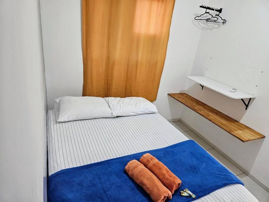 Apartamento Centro De Convencoes 1km, Ac, Chuv Elet, 2 Qt, Varanda